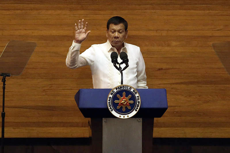 Duterte vows to keep drug war amid human rights concerns
