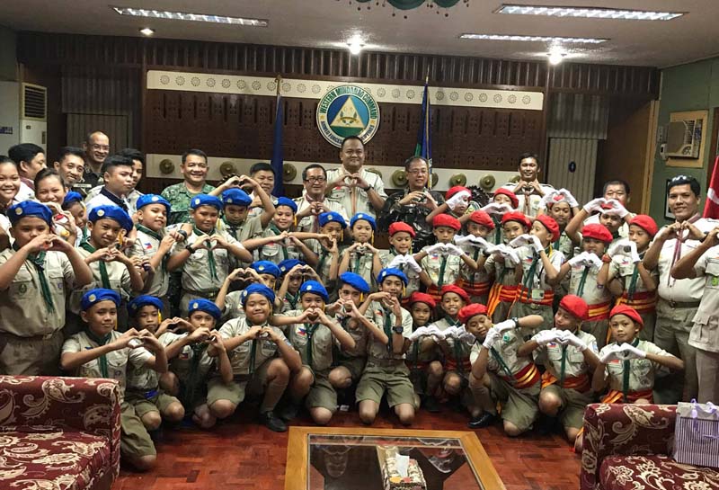 Zamboanga City Boy Scouts send Marawi troops letters, chocolates