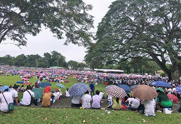 Thousands flock to UPLB for â��Marcos moneyâ��