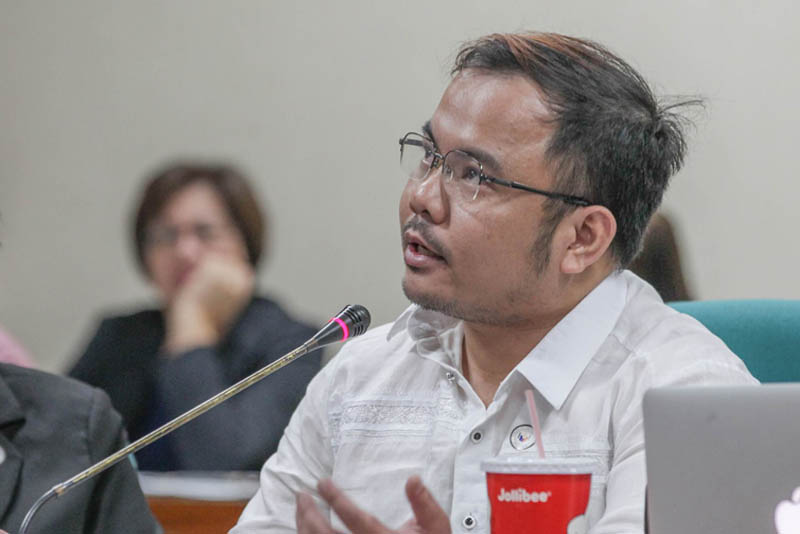 Blogger spews claim against Roxas at hearing