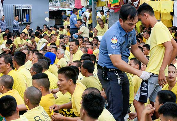 Manila jail raid nets paddles, syringes, petroleum jelly