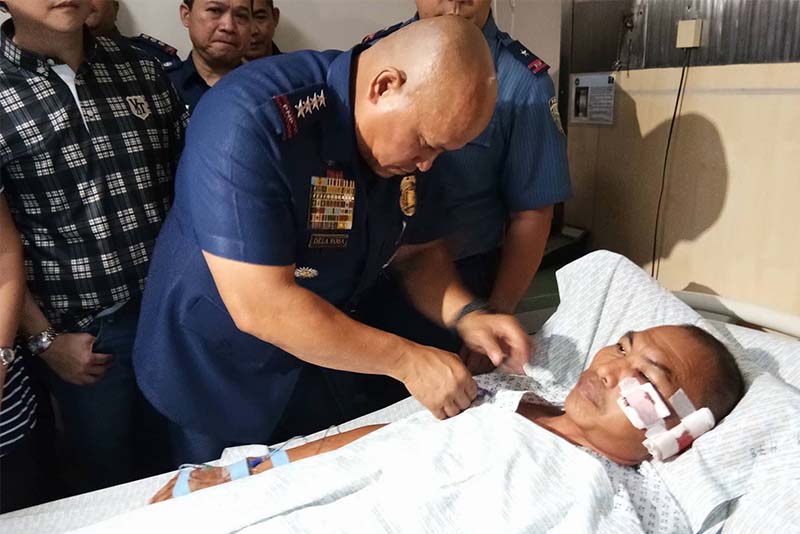 'Bato' awards wounded Cebu cop in Jessie Largo case