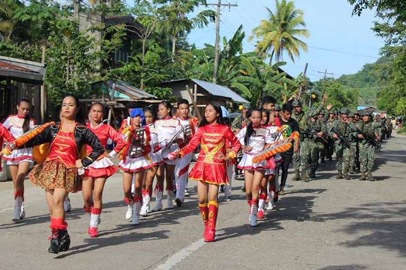 Marines get warm welcome in Kalamansig, Sultan Kudarat