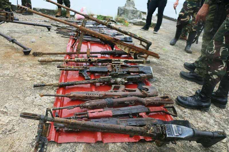 Troops find weapons that Maute abandoned in Lake Lanao