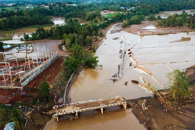 Damaged bridge isolates Biliran in Urduja's wake