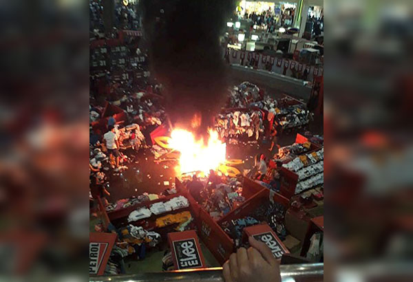 2 hurt as parol catches fire in mall
