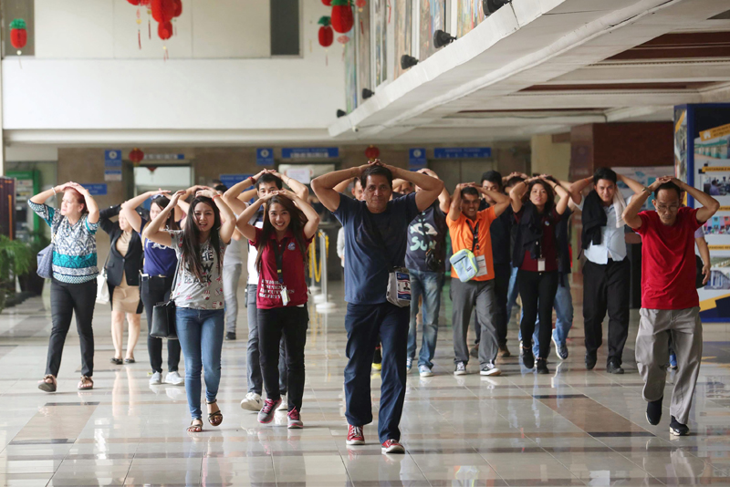 QC government hosts quake drill