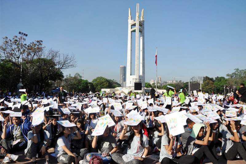 Philippines sets new world record in largest art lesson