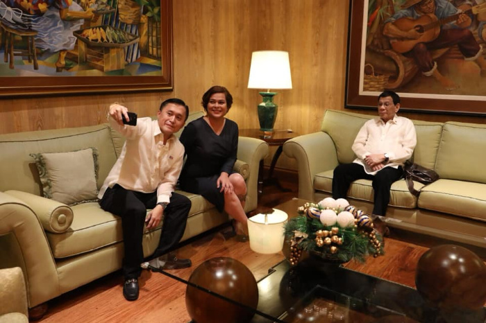 Bong Go selfie with Sara and Rodrigo Duterte