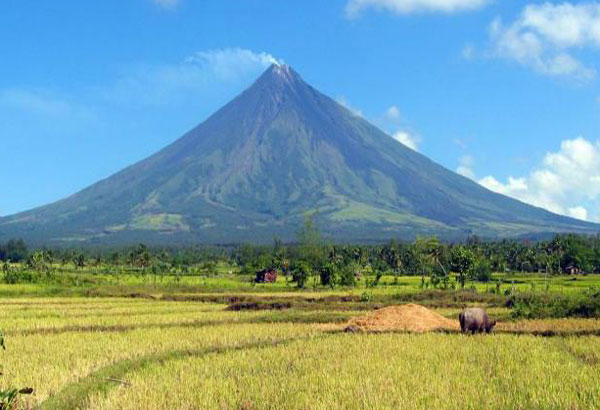 Mayon Volcano showing signs of abnormality anew