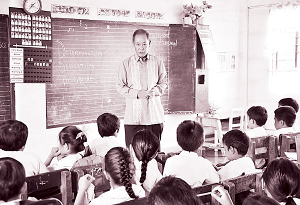 National leaders take part in &lsquo;Teach for the Phl Wk&rsquo;