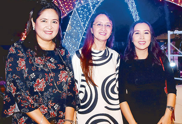 Christmas sparkles at Filinvest City