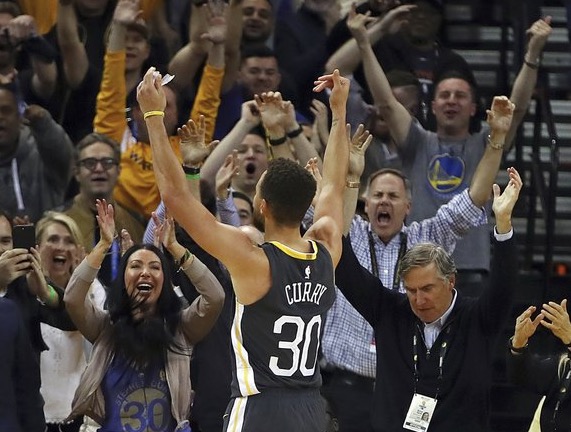 Curry sizzles late as Warriors win in hyped-up clash with Celtics