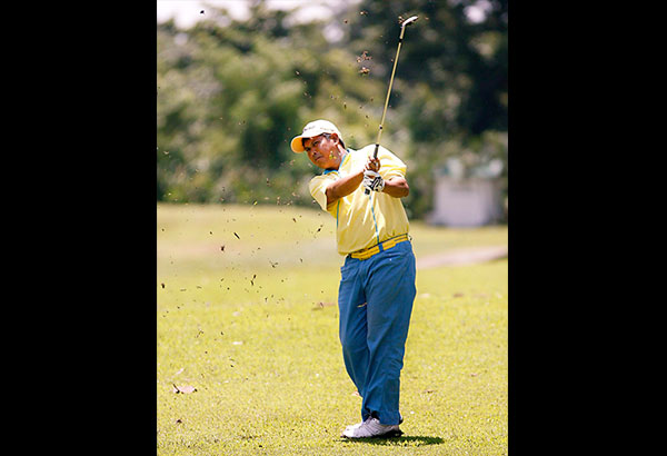 V&rsquo;cencio, Salvador open one-shot lead