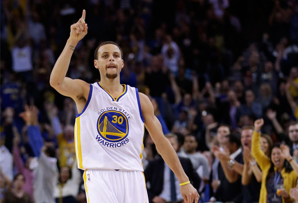 Curry sizzles anew as Warriors top Nuggets for 5th straight win