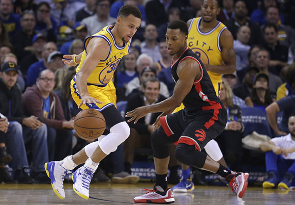 Curry drops 37 as Warriors move to 12th straight win