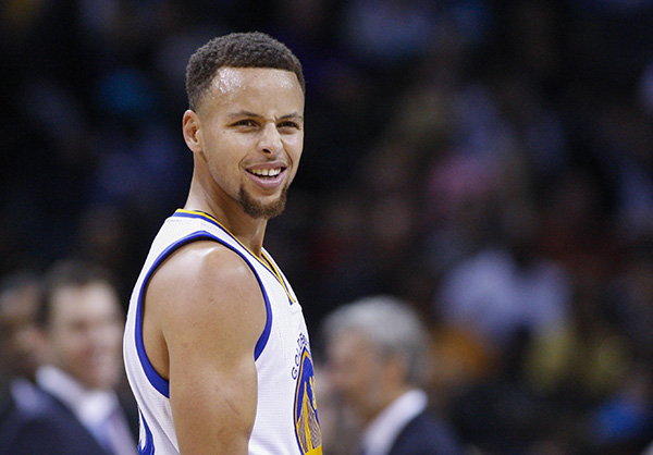 Curry scores 40, Warriors top Hornets to go 20-0