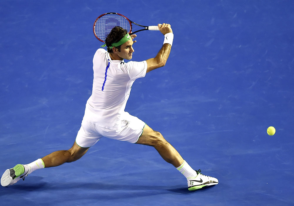 Roger Federer wins in straight sets at Hopman Cup