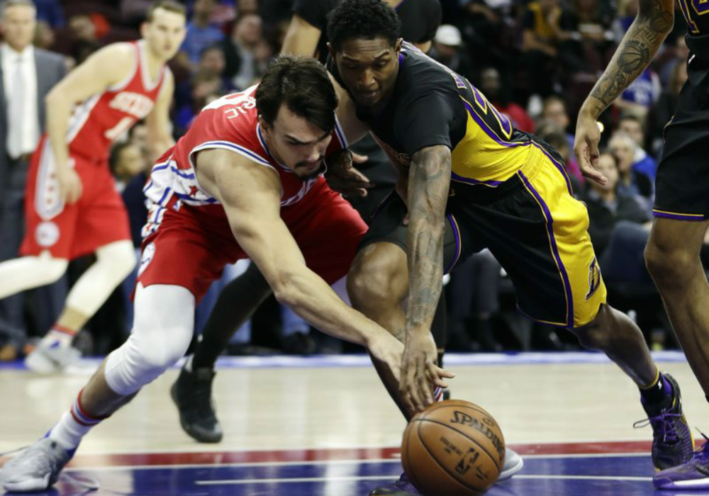 Lakers beat Sixers to snap eight-game skid