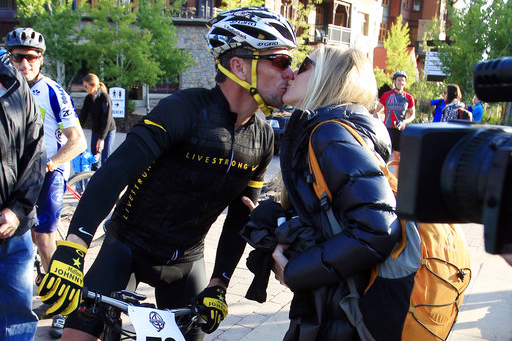 Lance Armstrong announces engagement to Hansen 