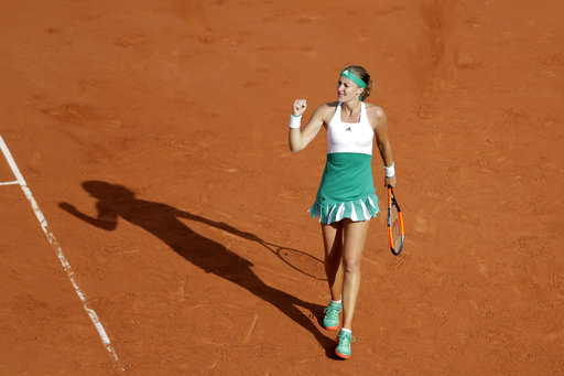 Mladenovic plays through back pain to win at French Open 