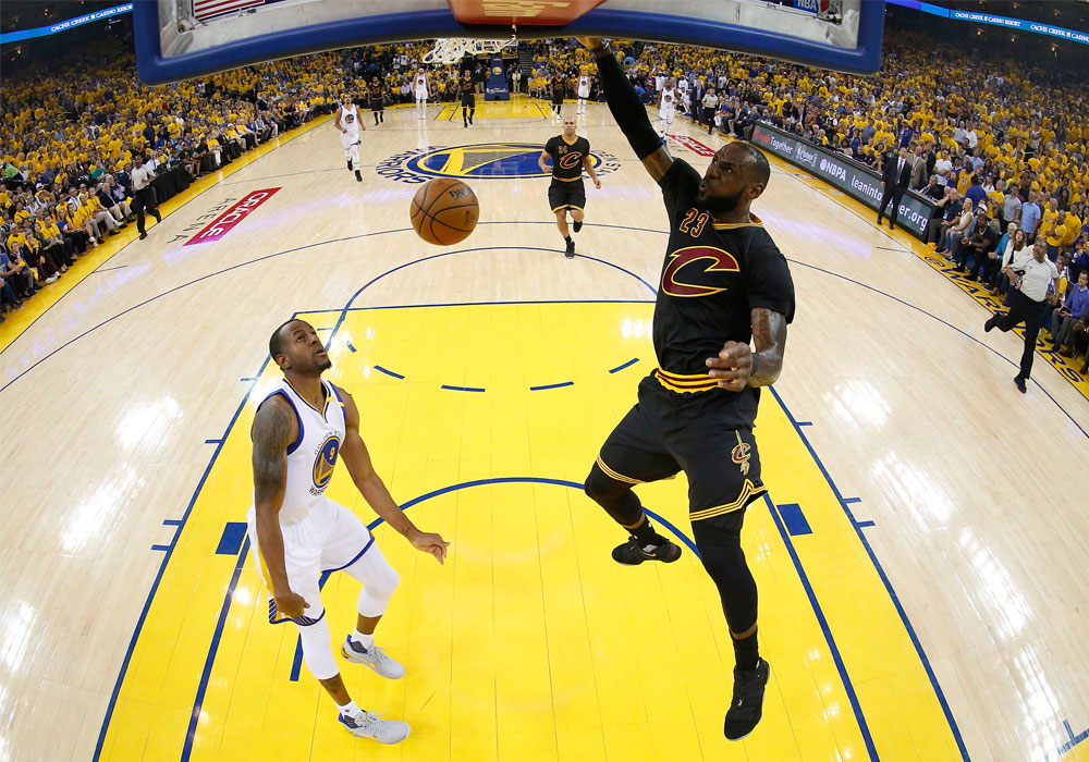 LeBron's brilliance not enough as Cavs fall to Warriors anew