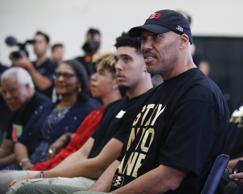  LaVar Ball stealing the show at Vegas tournaments