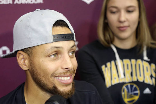 With new NBA contract, Warrriors' Curry vows to do more off court