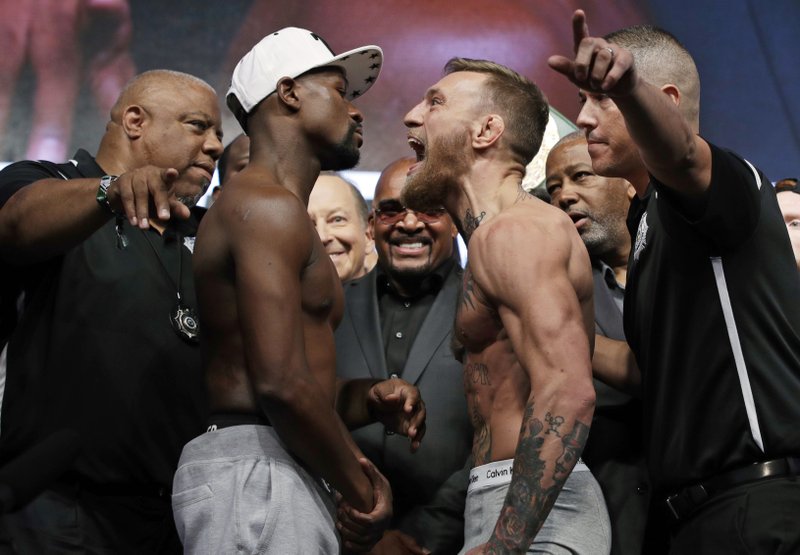 Mayweather, McGregor easily make weight for big fight