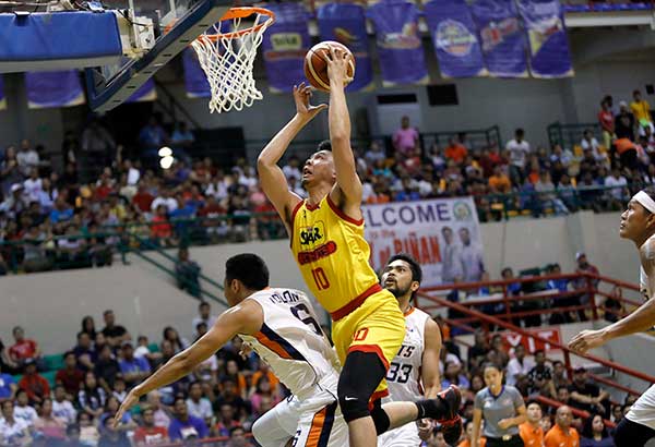  Durham sparks Bolts  to win over Hotshots     