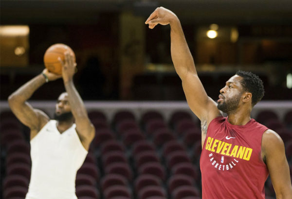 Wade to start at guard for Cavaliers; Smith coming off bench