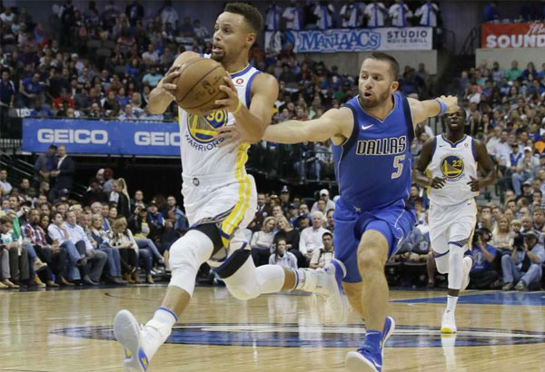 Curry, Durant help Warriors pull away from Mavs