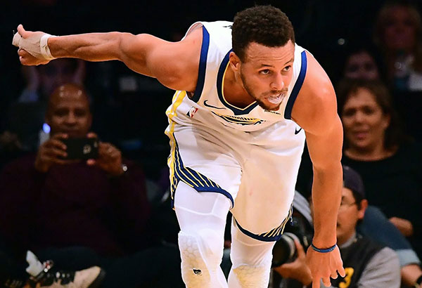 Late Curry treys lift Warriors vs Lakers