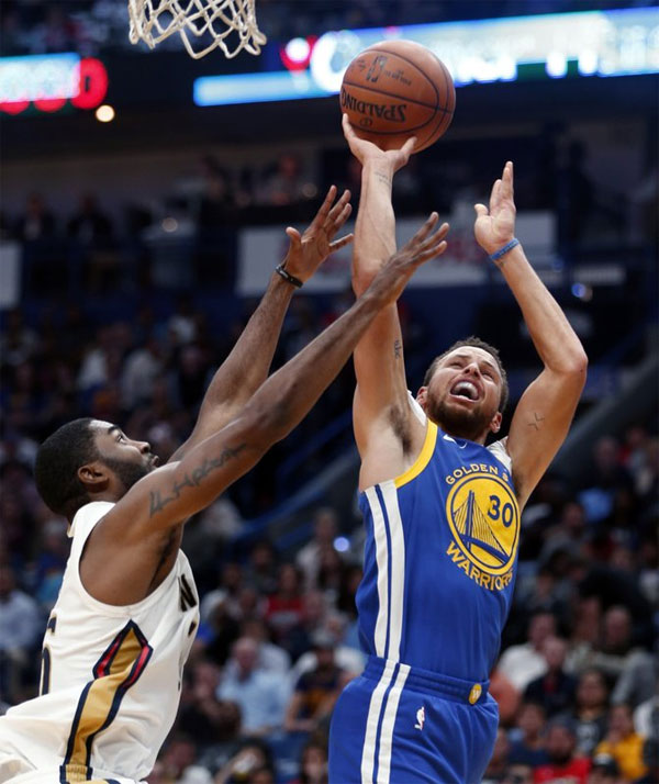 Warriors rally from 21 points to top Pelicans; Curry sprains ankle