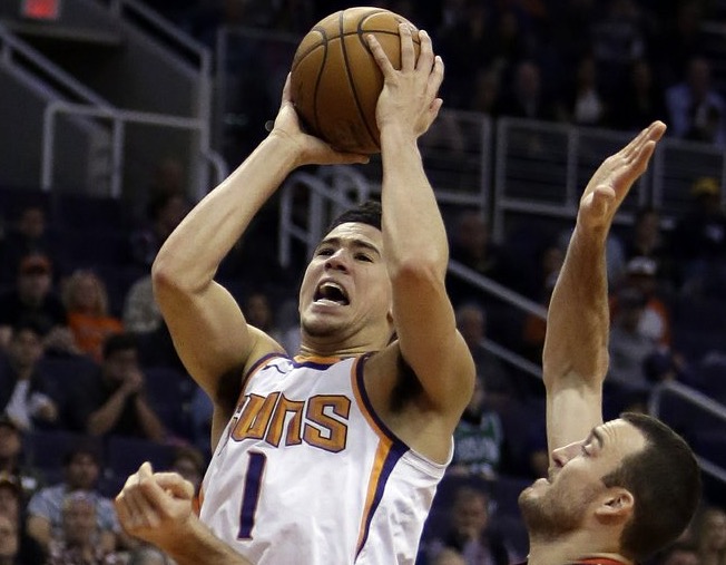 Booker, Chriss lead late rally to boost Suns past Hawks