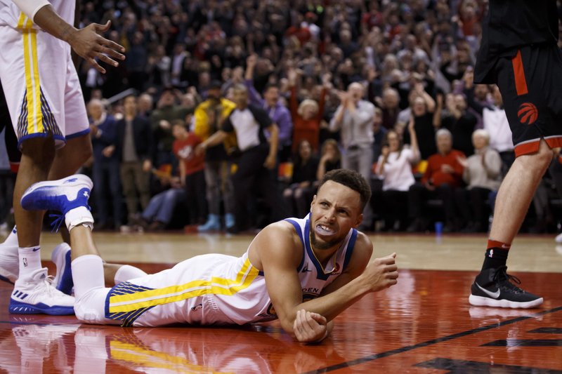 Curry returns with 24 points, Warriors beat Raptors 127-125