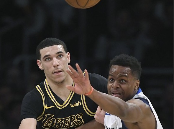 Randle stars, Ball returns as Lakers top Mavs