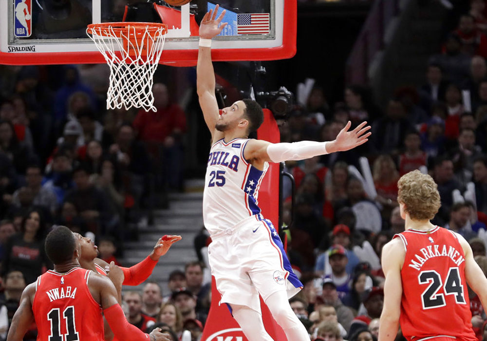 Simmons sinks late FTs as 76ers squeak past Bulls