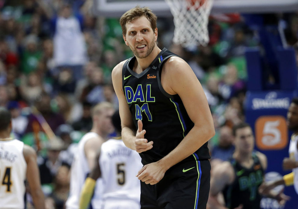 Nowitzki, Mavs hand Nuggets damaging loss in tight West race