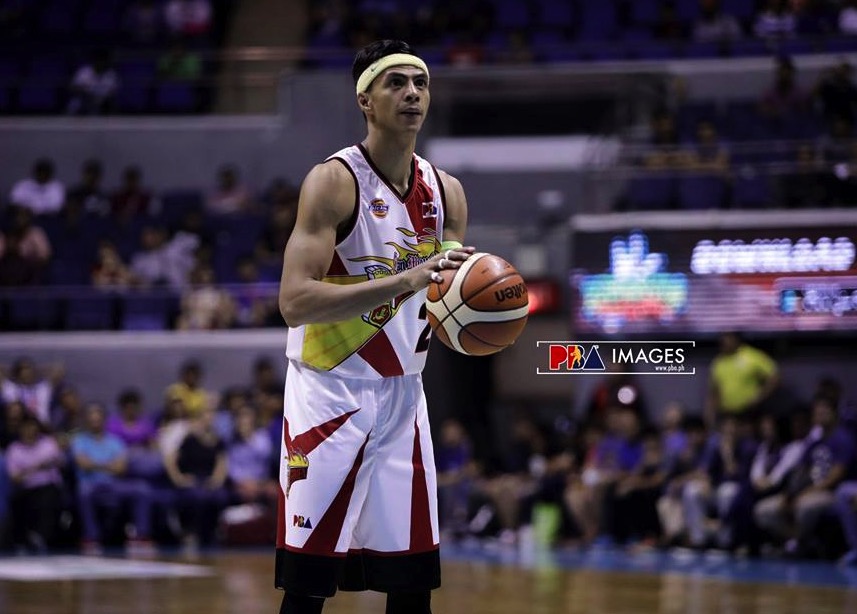Santos gets last laugh in back-and-forth with courtside heckler as Beermen escape Gin Kings in OT
