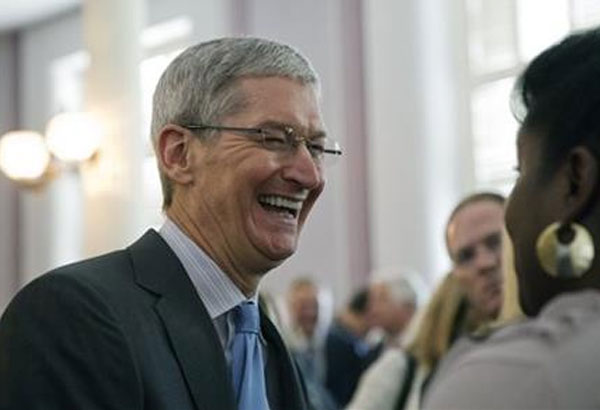 Apple CEO publicly acknowledges that he's gay