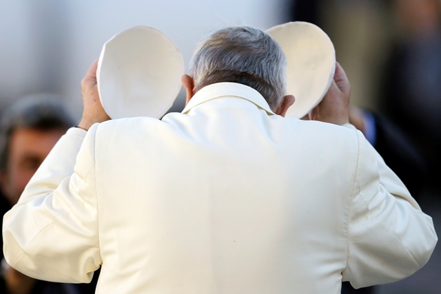 Pope urges governments, businesses to end slavery