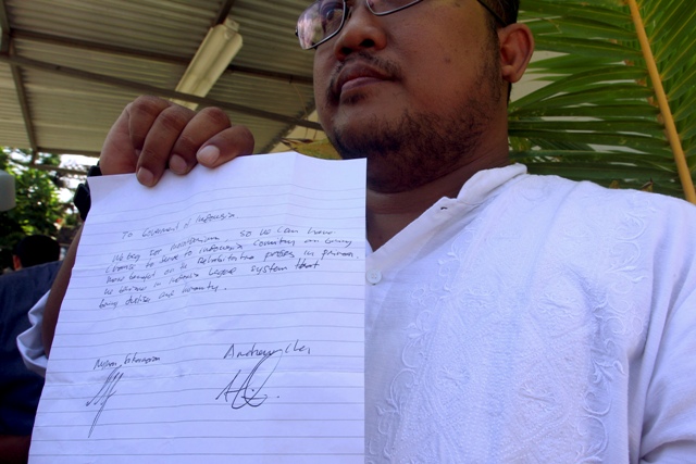 Australia asks Indonesia for mercy for 2 death row prisoners