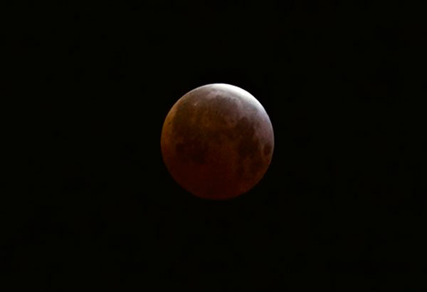 Unusually short total lunar eclipse dazzles skywatchers