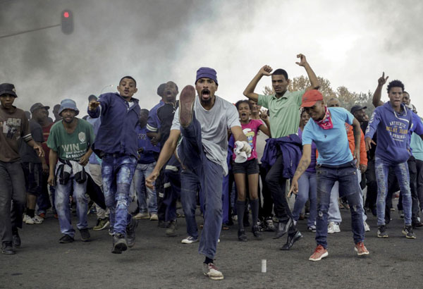 Rioters and police clash in Johannesburg protest