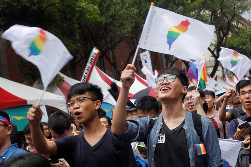 Taiwan becomes 1st in Asia to recognize same-sex marriage