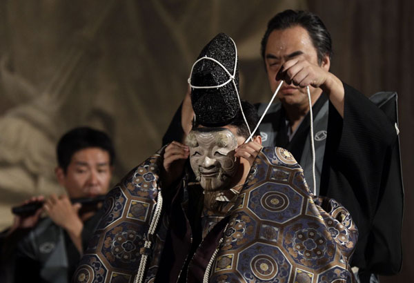 Japan marks 75 years of Vatican ties with Noh theater show
