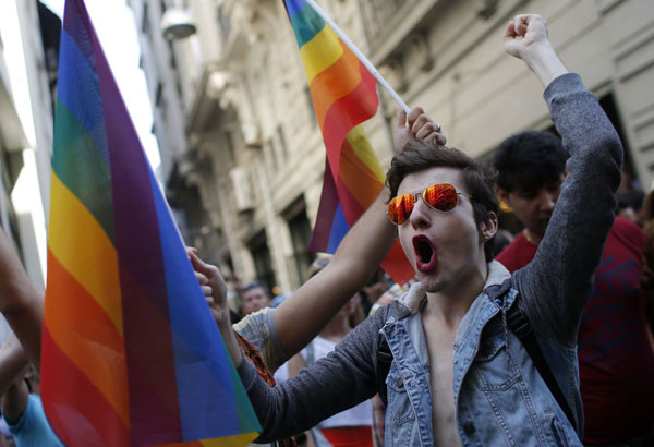 Istanbul Pride march to go on despite governor's ban