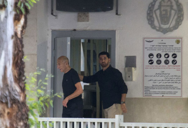 Former Israeli PM Olmert leaves prison, heads to mall