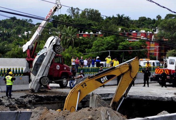 Mexican highway sinkhole that killed 2 exposes corruption